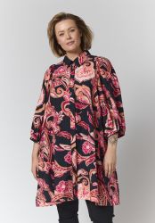Plus size kjole med orange blomster