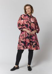 Gozzip Wilma kjole med orange blomsterprint