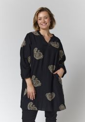 Gozzip Jeana tunika i sort med sandfarvet broderi