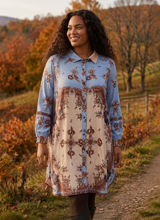 Ebinette tunika i blå og beige print med skjortekrave