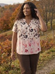 Cassiopeia Primrose bluse med leo og rosa blomster
