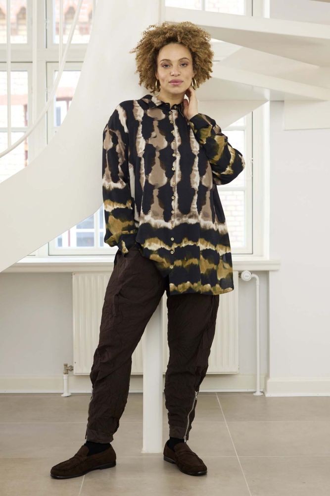 Zhenzi Livia skjorte i Dark Olive med mønstret print