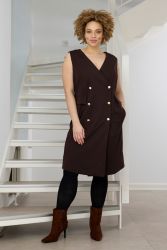 Laila Waistcoat kjole fra Zhenzi i mørk brun