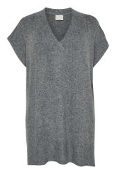 Grå plus size poncho fra Kaffe Curve med sideslidser