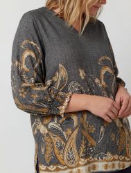 Sort Beth bluse fra Gozzip med brunt mønster
