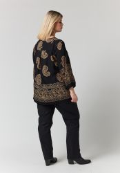 Emmy plus size bluse fra Studio med V-hals