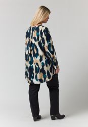 Berit Bluse fra Studio med V-hals