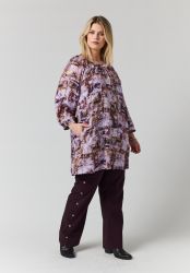 Lilla mønstret plus size tunika fra Studio