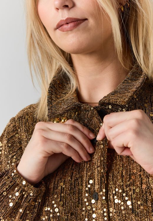 Studio Emilie plus size skjortekjole i sort og guld