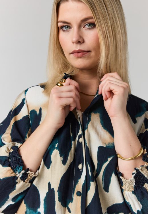 Studio Emilie plus size skjortekjole med abstrakt print