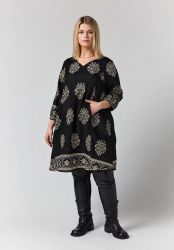Birgitte Kjole fra Studio i sort mønster