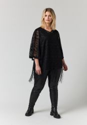 Almina Tunika fra Studio i sort blonde med frynser