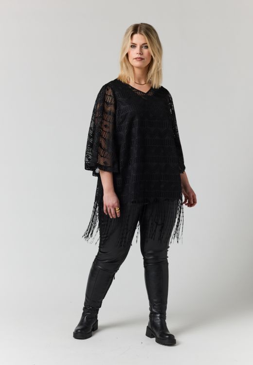 Almina Tunika fra Studio i sort blonde med frynser