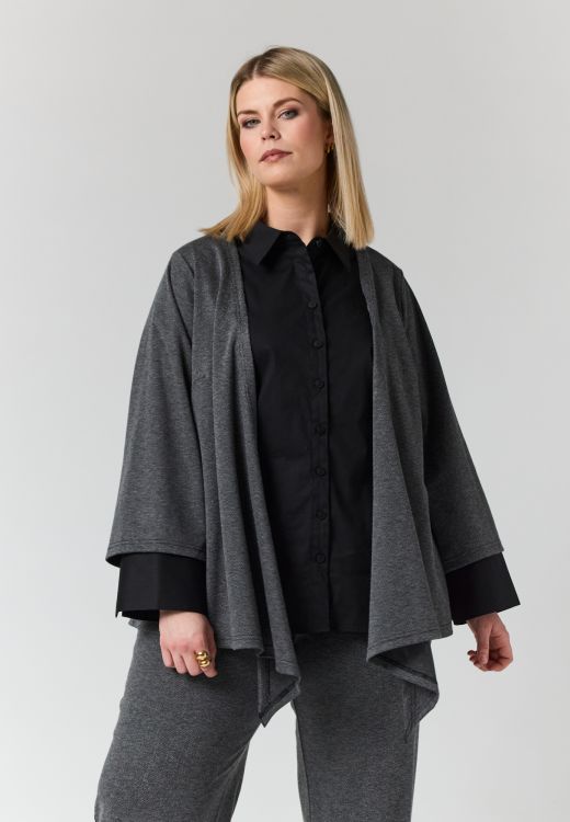 Studio Saga grå plus size cardigan med åben front