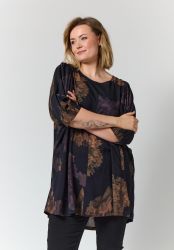Sort plus size tunika fra Gozzip med smukt blomsterprint