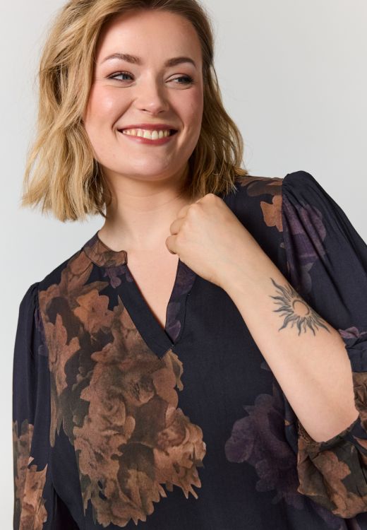 Vilde Bluse fra Gozzip i blød 100% viskose