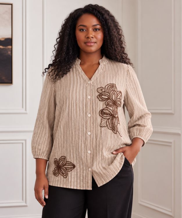 Lucitta skjortebluse fra Cassiopeia med fine lodrette striber