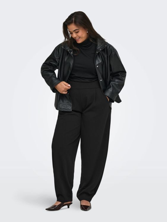 Sorte plus size bukser fra Only Carmakoma med barrel fit